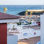 Live Roque Puertito Guimar شقة